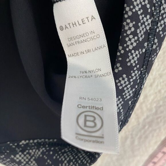 Athleta Shanti Viper Reflective Midi Crop Tank Black Snake Print Size Medium - Picture 12 of 13